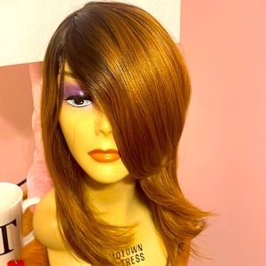 R dark blonde wig with dark roots .reconditioned wig shoulder length